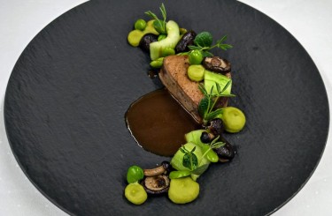 Schwertfisch - Schwertfisch | Gurke | Pioppino | Saubohne | Misoglace (Koch / Restaurant: Christopher Korp | Hotel Austria & Bellevue Obergurgl)