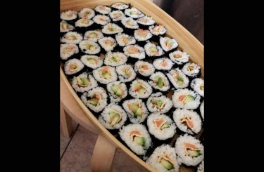 Futo-Maki  - Futo-Maki mit Soja-Sauce