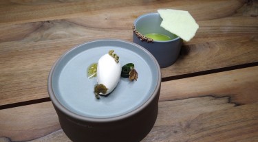 Cucumber and Yoghurt - Cucumber / yoghurt / forest and meadow herbs
Chef: Michael Jeckel
Restaurant: Jan Hoffmann Shuka Bar