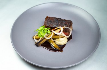 Roasted Entrecôte - Roasted entrecôte, with oat root, hemp and leek
Chef: Norman Faust
