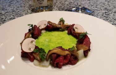 Pumpkin Tartelette - Pumpkin tartelette, marinated char, rose, kale, barberry
Chef: Hauke ​​Pohl
Restaurant: THE OMNIA