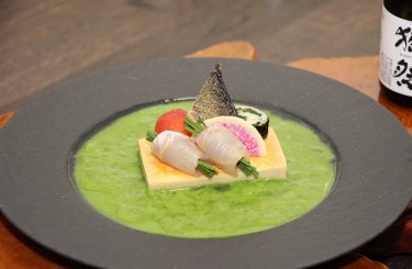 Tofu aus Krabben-Miso - Tofu aus Krabben-Miso auf DASHI-Erbsengelee
Koch/Restaurant: LSG SKY CHEFS