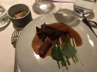 Tauernlammhaxerl - Tauernlammhaxerl, Grüner & fermentierter Spargel, Eigelbcreme