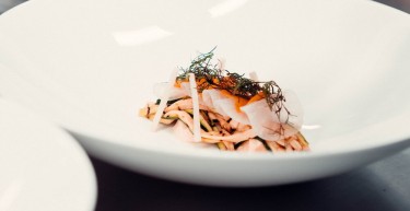 Pochierte Stabmuschel - Pochierte Stabmuschel, Zucchini, Rettich, Fenchelgrün & Pinienkerne
Restaurant: Tawa Yama
