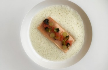 Confit Char - Confit char, grape beurre blanc, flower sprouts, grapefruit
Chef: Stefanie La