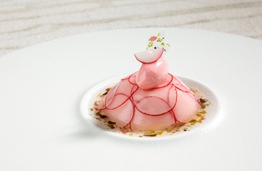 Coupole of radish - Coupole of radish and mackerel tartare with seaweed broth