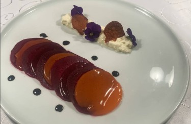 Randen Carpaccio  - Randen Carpaccio mit karotten gelée & Ziegenkäse Espuma 