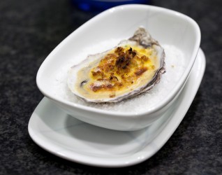 Gratinierte Gillardeau Auster - Gratinierte Gillardeau-Auster, Miso und Bärlauch