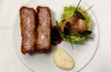 Deep-Fried Pork Neck - Deep-fried pork neck, herb pickled mushrooms, romaine lettuce, beetroot, mustard-horseradish emulsion
Chef: Stefanie La