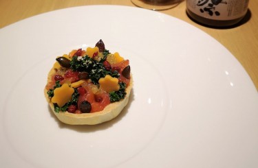 Coffee-Pickled Beef Steak - Coffee-pickled beef steak, mushrooms, fermented Jerusalem artichoke
Chef: Hauke ​​Pohl
Restaurant: THE OMNIA