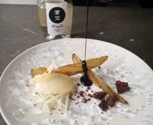 Grilled Abate Pear - Grilled Abate pear, 100% Ecuador chocolate, Amazake ice cream, red wine chocolate jus
Chef: Heiner Pingel (Sous Chef)
Restaurant: CODA DESSERT DINING