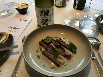 Tux - Wagyu - Tux - Wagyu, Michael Wilhelm, Sölden) Apfelblüte, Kren & Dashi