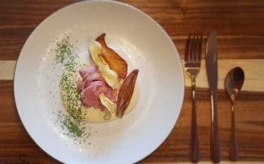 Boiled Beef  - Boiled Beef | Fried potato | Shallot
Chef: Florian Moser 