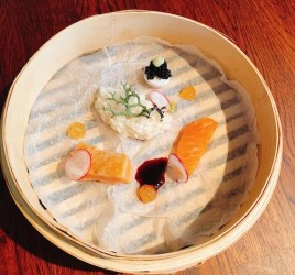 Salmon and Dashi Rice - Salmon / dashi rice / umeboshi / soy sauce / lichen / lumpfish caviar
Chef: Kevin Wüthrich
Restaurant: Dampfschiff Thun