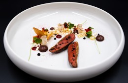 Taube mit Boudin-Noir-Creme