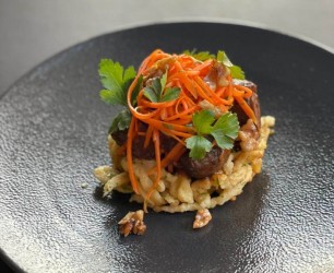 Venison Ragout - Venison ragout, spaetzle, caramelised apples, walnuts, carrots, venison jus
Chef: Kirill Kinfelt
Restaurant: Kinfelts Kitchen & Wine