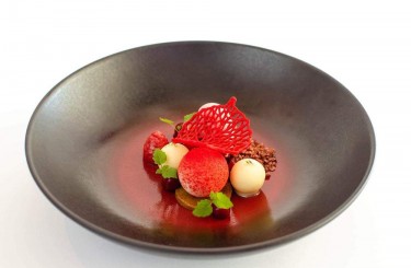 Strawberry and White Chocolate - Strawberry and white chocolate
Chef: Louis Linster
Restaurant: Lea Linster restaurant