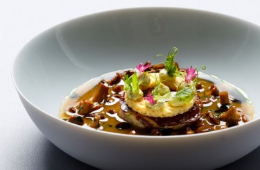 Saltimbocca vom Kalbsbries - Saltimbocca vom Kalbsbries mit Pfifferlingsragout und Sauce Gribiche